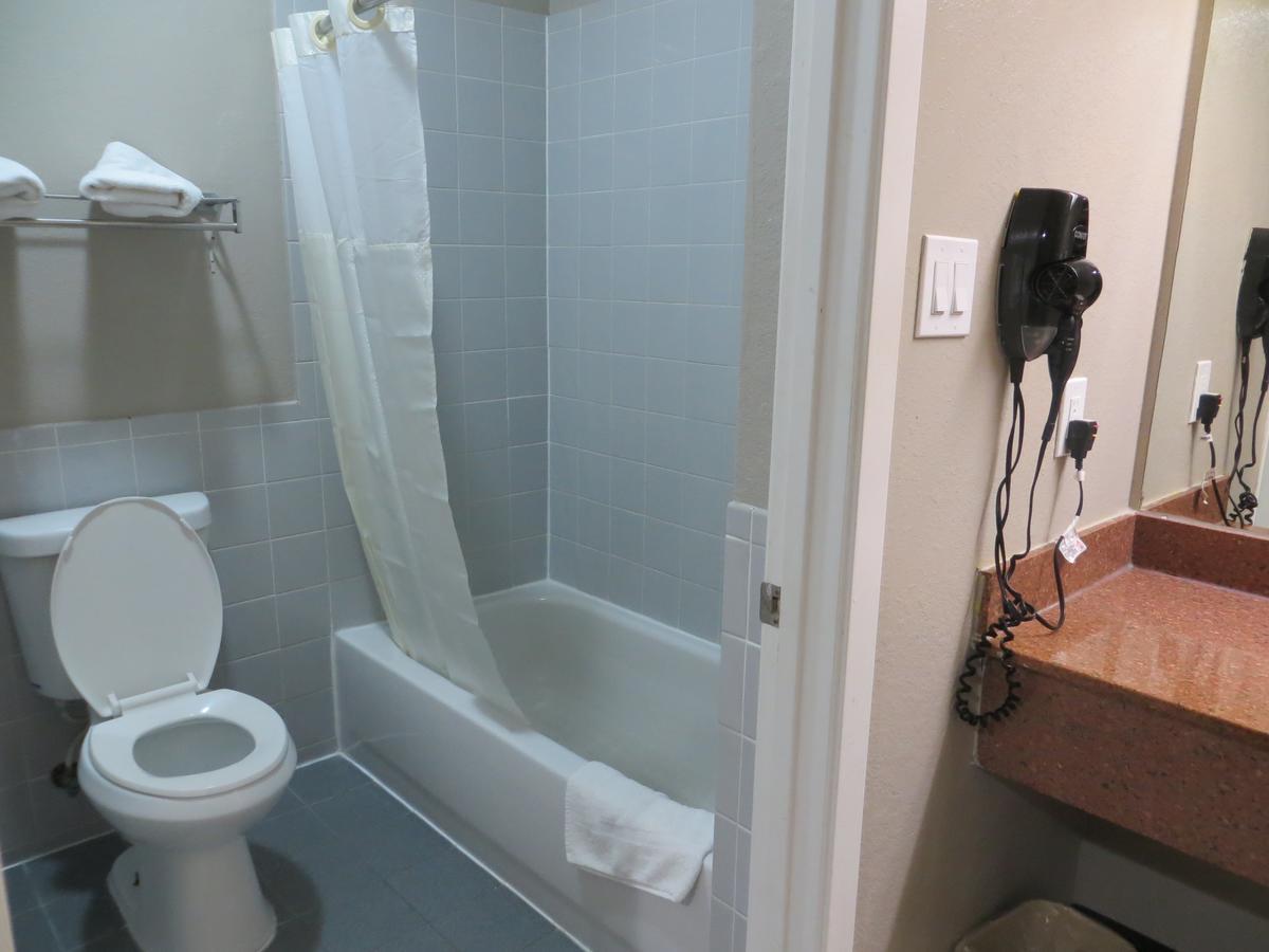 Regency Suites Iah Beltway 8 휴스턴 외부 사진